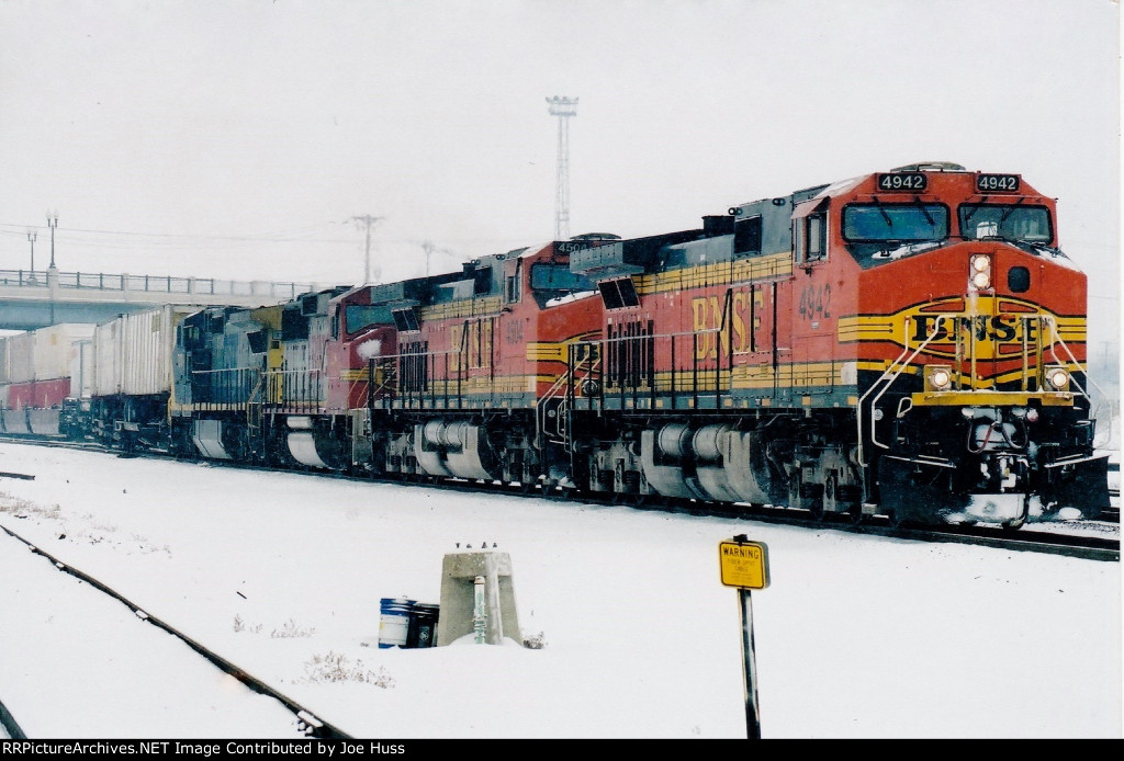 BNSF 4942 East